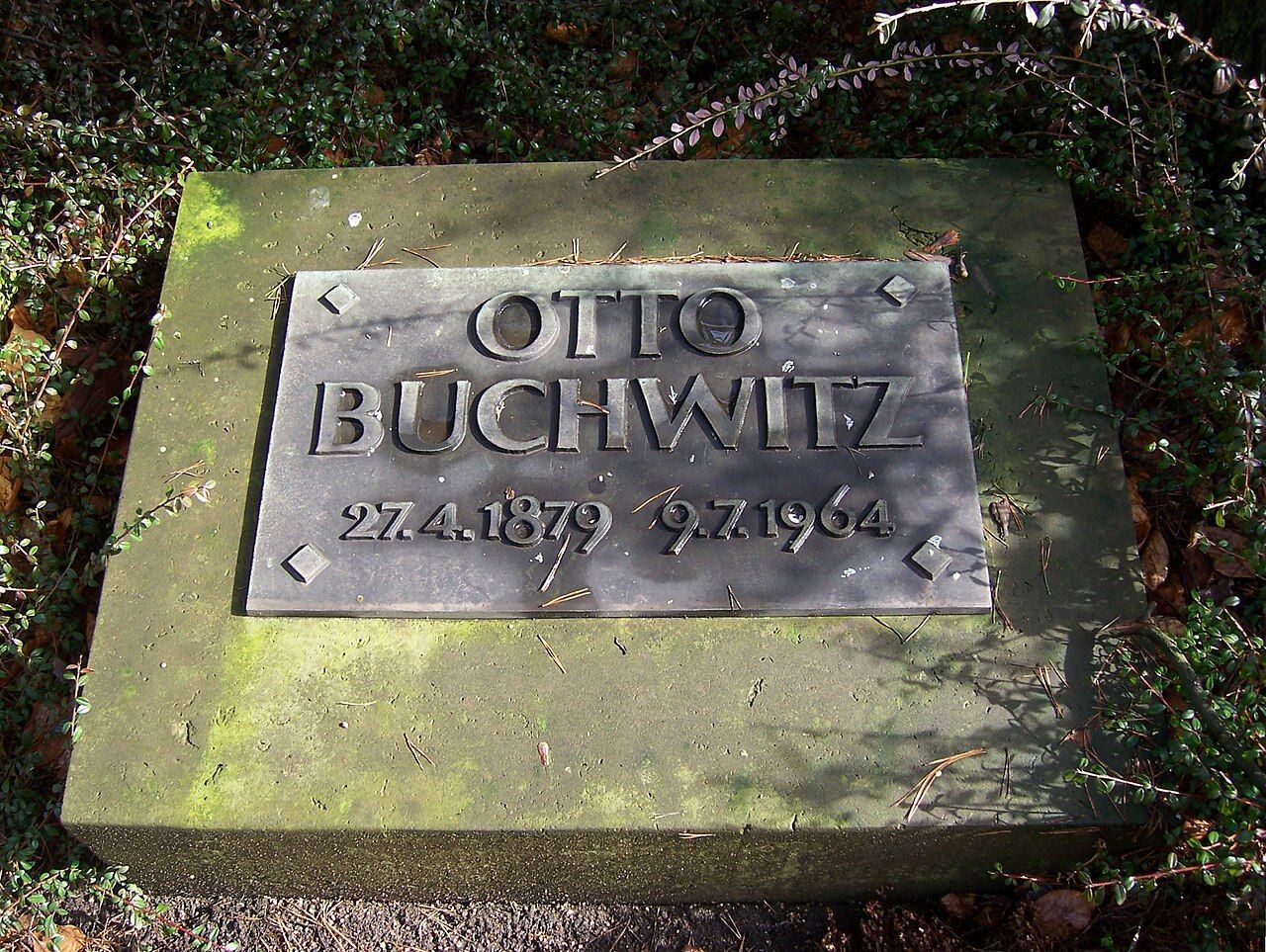 Grabplatte von Otto Buchwitz
