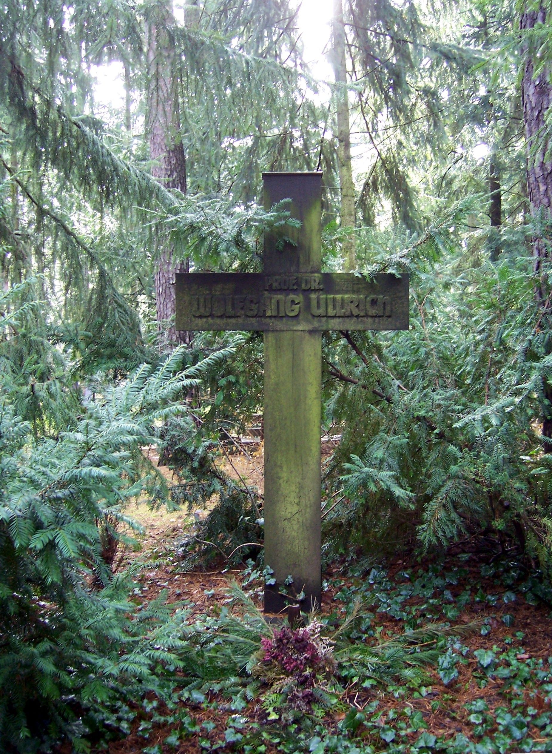 Grabmal des Zoologen Wolfgang Ullrich